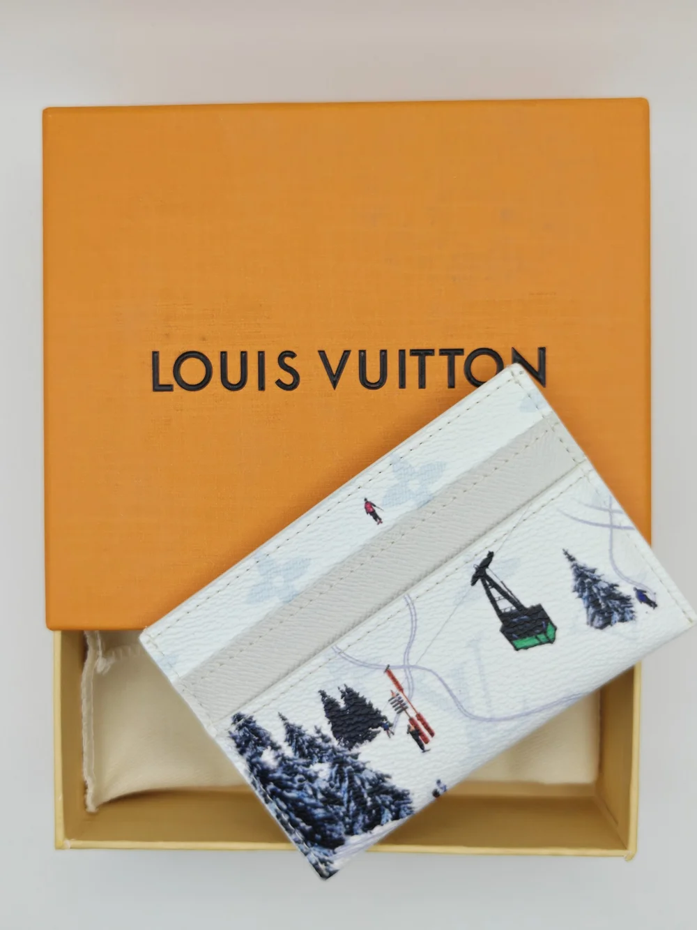 Louis Vuitton White Ski Double Cardholder - Picture 4 of 4